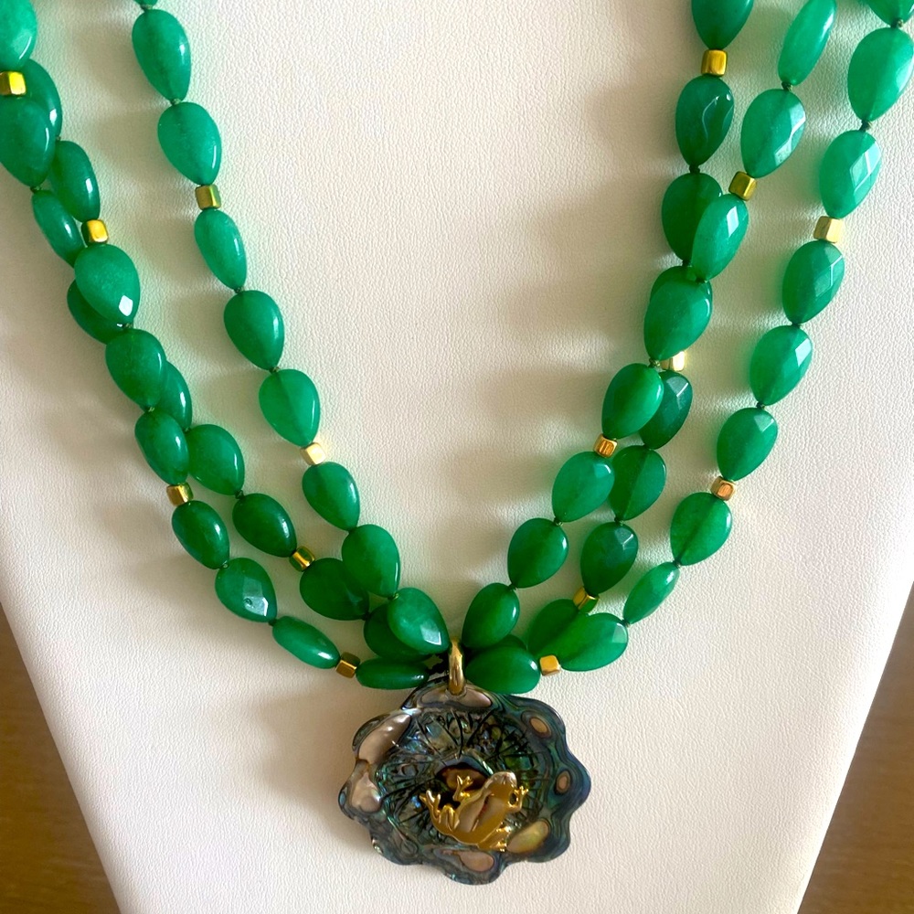 Three layer semiprecious stone necklace.